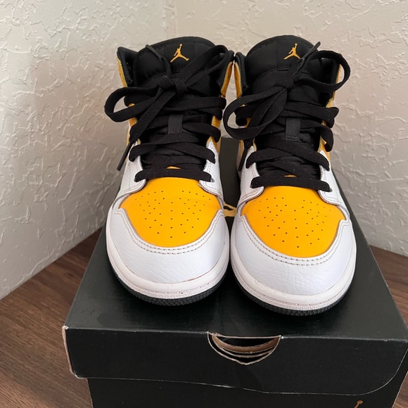 Like New Kids' Jordan 1 Mid PS "University Gold" Sneakers - Picture 3 of 10